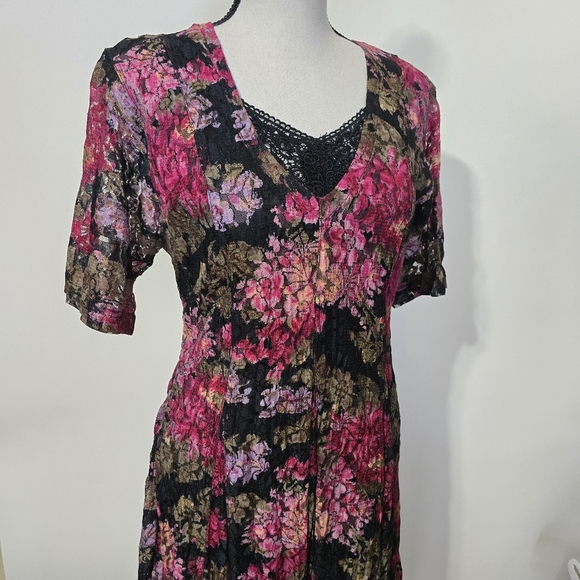 Vintage Nostalgia floral lace dress - Picture 9 of 12